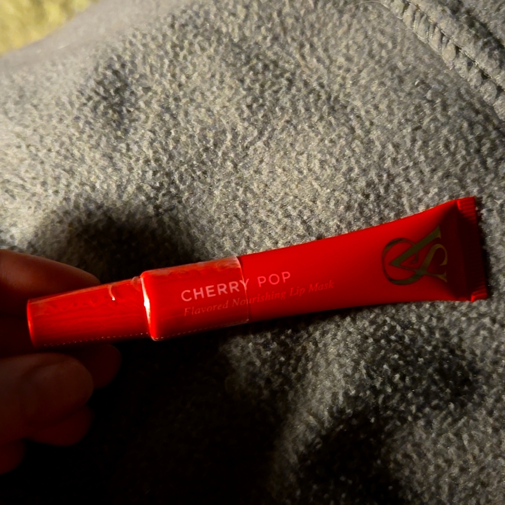 Brand new Victoria's secret lip mask in cherry pop